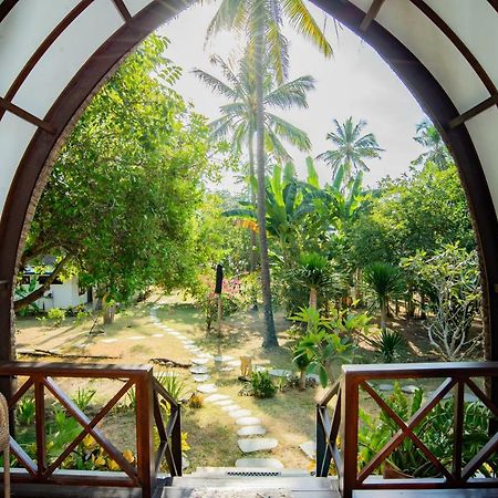 The Papalagi Resort Gili Gede Kültér fotó