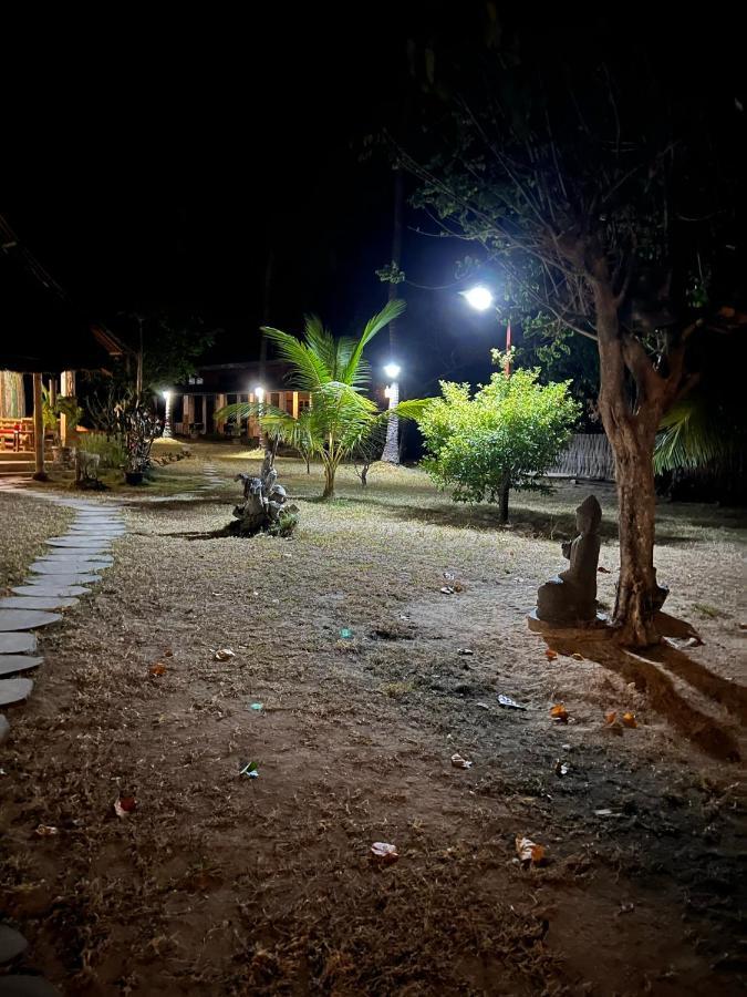 The Papalagi Resort Gili Gede Kültér fotó